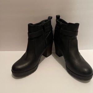 Women’s Guess Boots